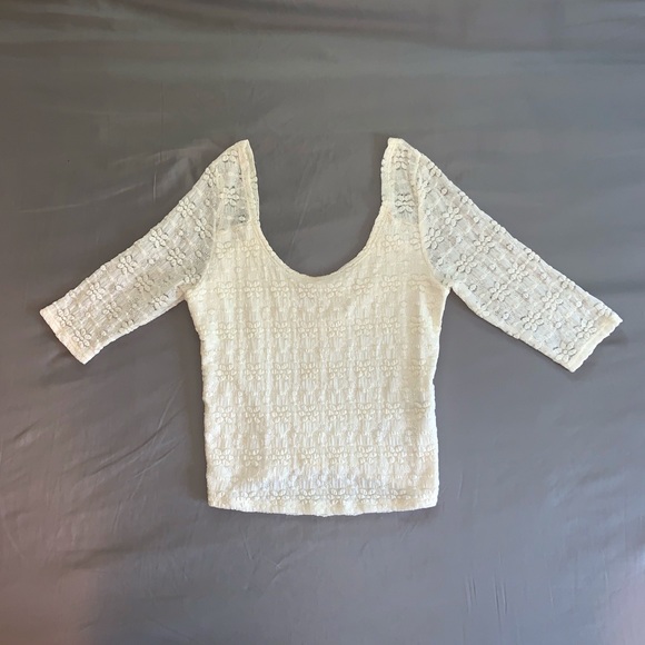 Hollister: Off The Shoulder Lace Croptop - Picture 1 of 4